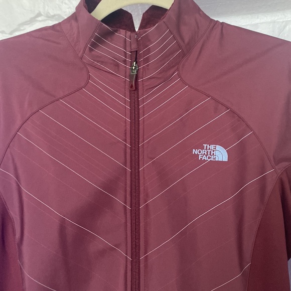 New with Tags The North Face Deep Garnet Red Running W Isotherm jacket - Picture 5 of 16